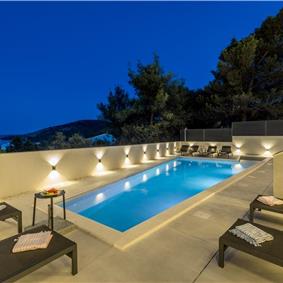 4 bedroom villa with heated pool and sea view in Vinišće, sleeps 8